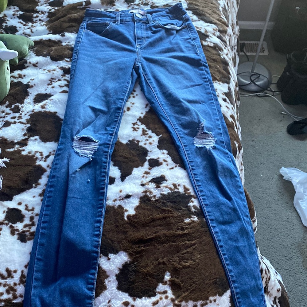 So Jeans high rise size 3 small rips